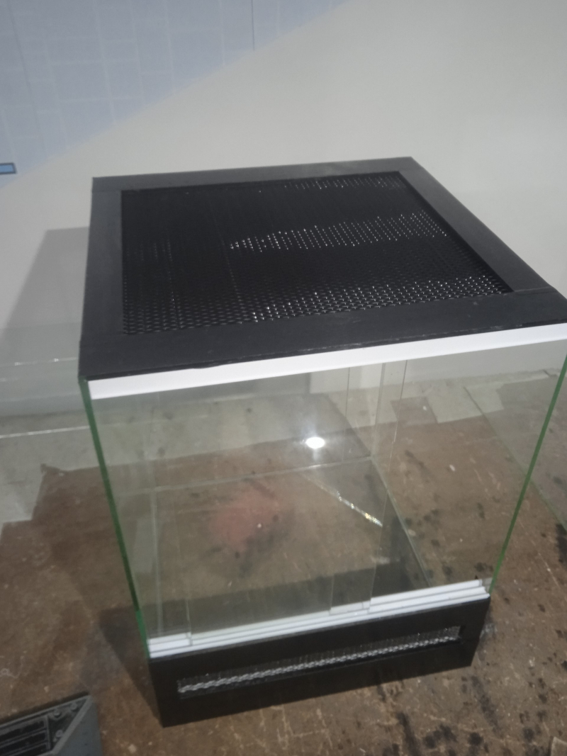 Вертикальные террариумы