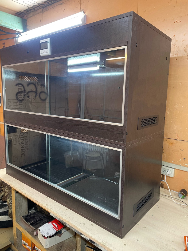 Террариумы и террариумные стойки, стеллажи