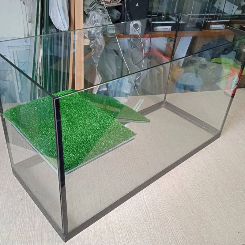 Аквариум с островком