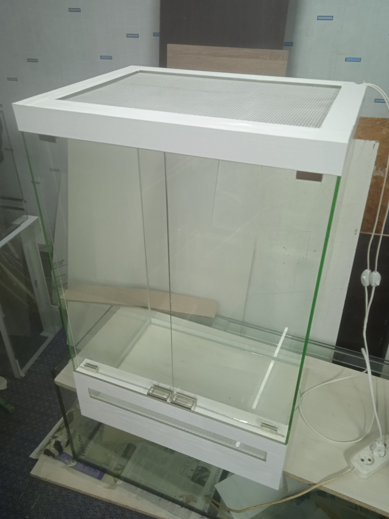 Вертикальные террариумы